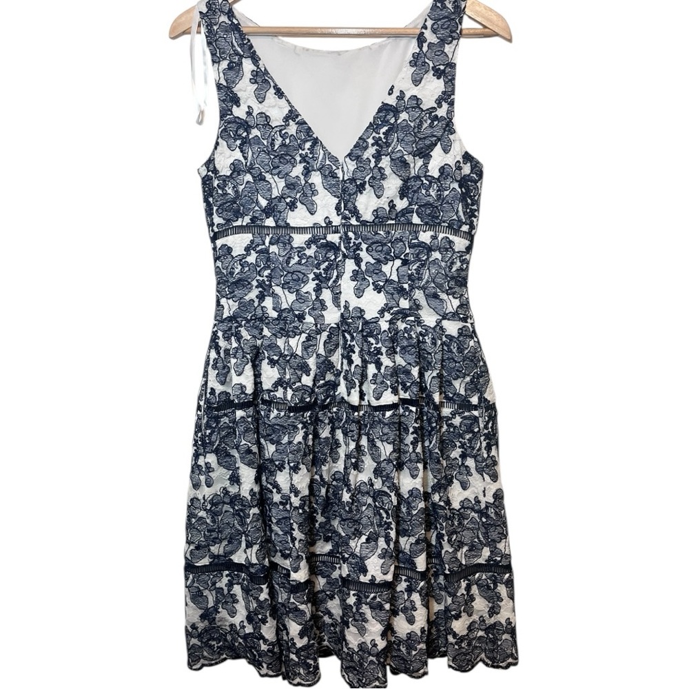 Eliza J Navy Blue / White Embroidered Lace Formal Sleeveless Lined Dress Size 6 - Picture 4 of 14